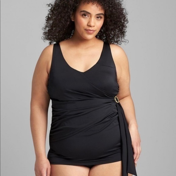 Fitted Faux-Wrap No-Wire Swim Tankini Top in Black - Picture 3 of 7